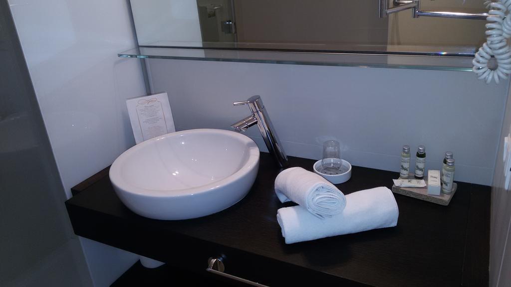 Relais Del Borgo Hotel & Spa 4 Stelle Staffolo Room photo