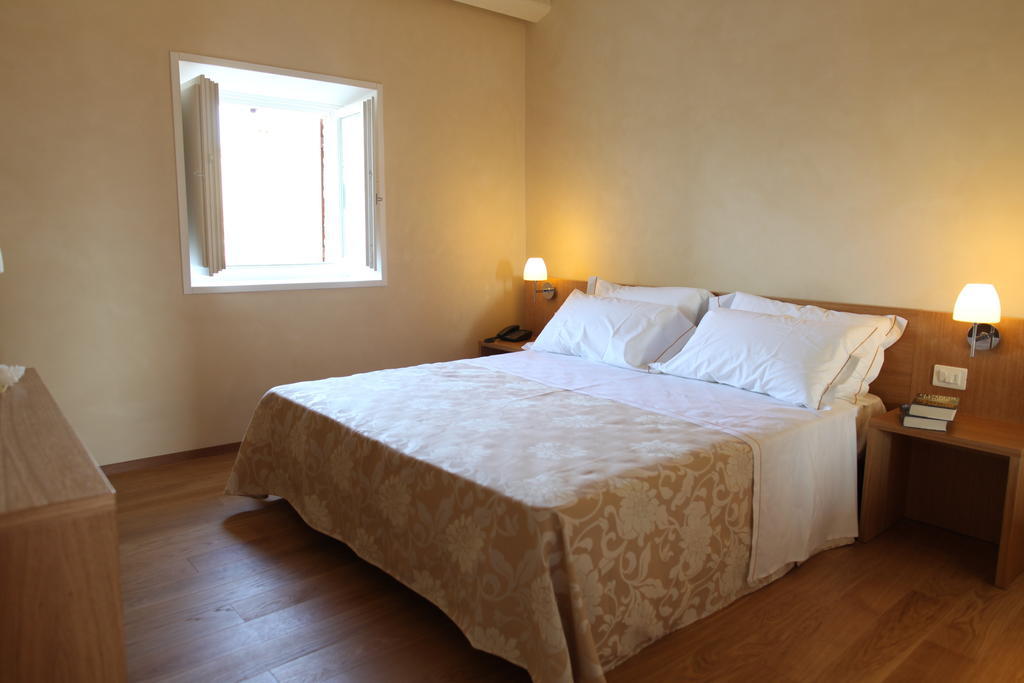 Relais Del Borgo Hotel & Spa 4 Stelle Staffolo Room photo